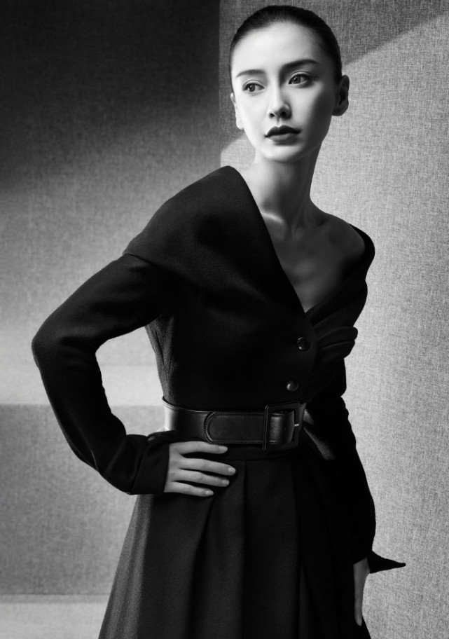 baby黑白大片出炉,六套复古装扮超显气质,面对镜头自信从容!