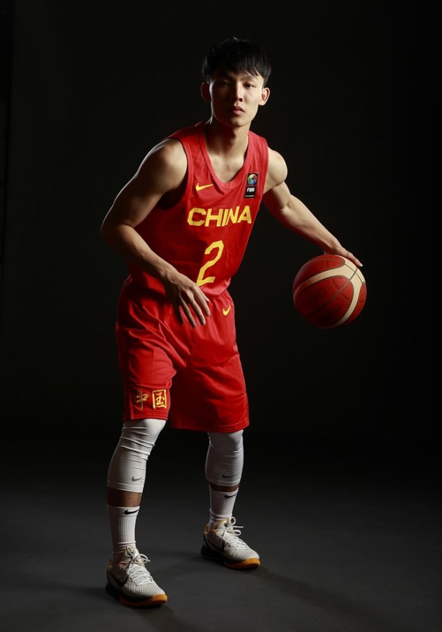 男篮定妆照出炉吴前临阵换战袍新三巨头呼之欲出