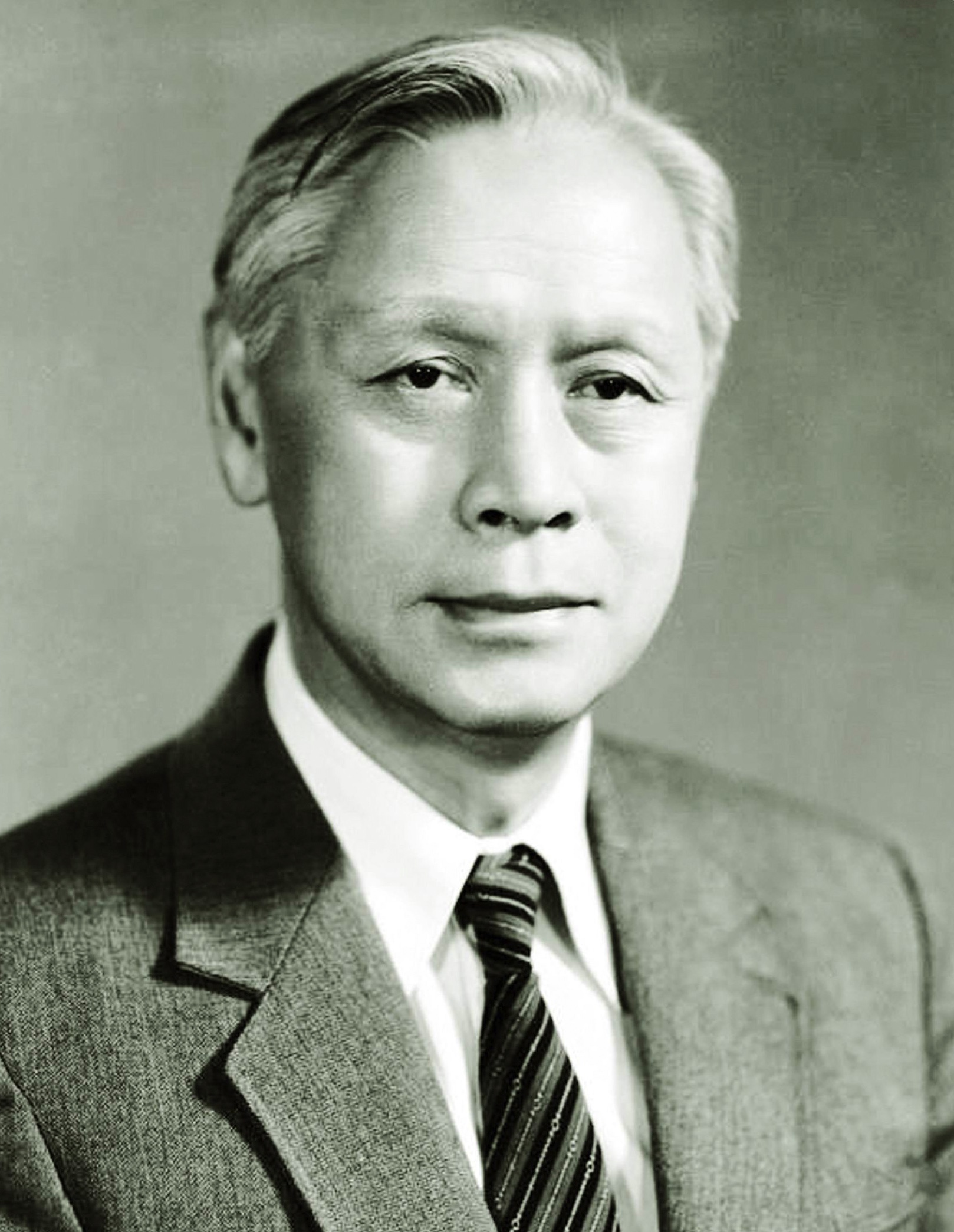 奋斗百年路启航新征程神州巡礼从一粒药看中国造从仿