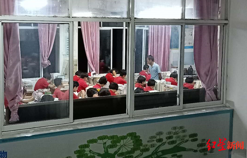 “七一勋章”获得者张桂梅采访手记：狠是她留给我的深刻印象休闲区蓝鸢梦想 - Www.slyday.coM