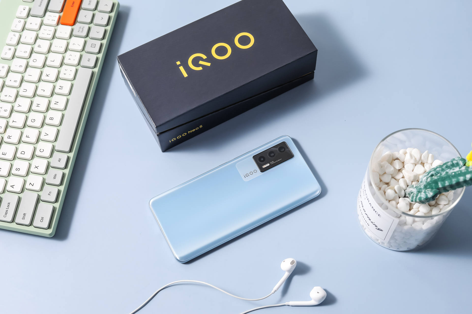 两千五价位的口碑机iqooneo5被网友称为yyds