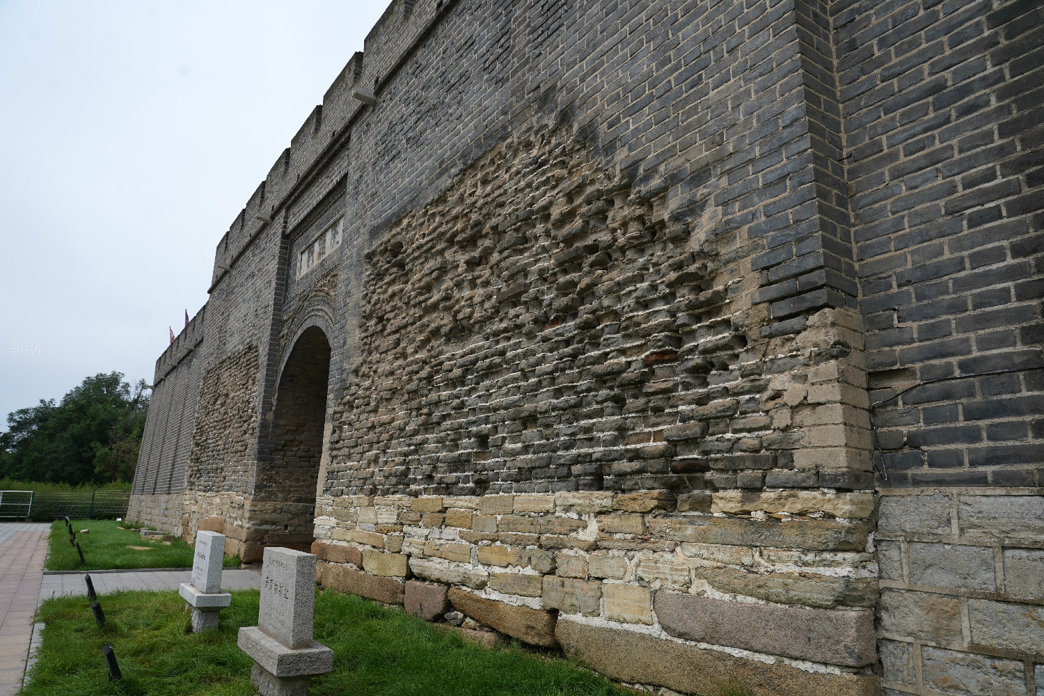 想要看清代遗存的话,那么一定要去文圣区的东京城遗址看看.