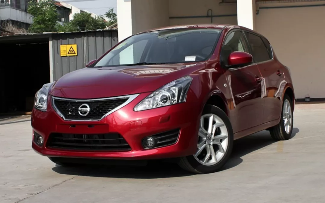 入门大沙发这款日产两厢轿车家用很不错