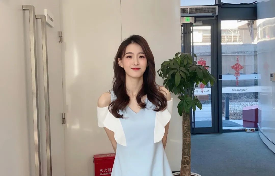 nba女主播雪儿是什么样的宝藏女孩?专业解说 高颜值!多图分享