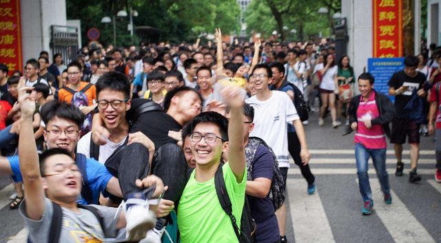 高考成绩650分,本以为“985院校”稳上,收到录取通知书后却哭了休闲区蓝鸢梦想 - Www.slyday.coM 高考成绩650分,本以为“985院校”稳上,收到录取通知书后却哭了休闲区蓝鸢梦想 - Www.slyday.coM