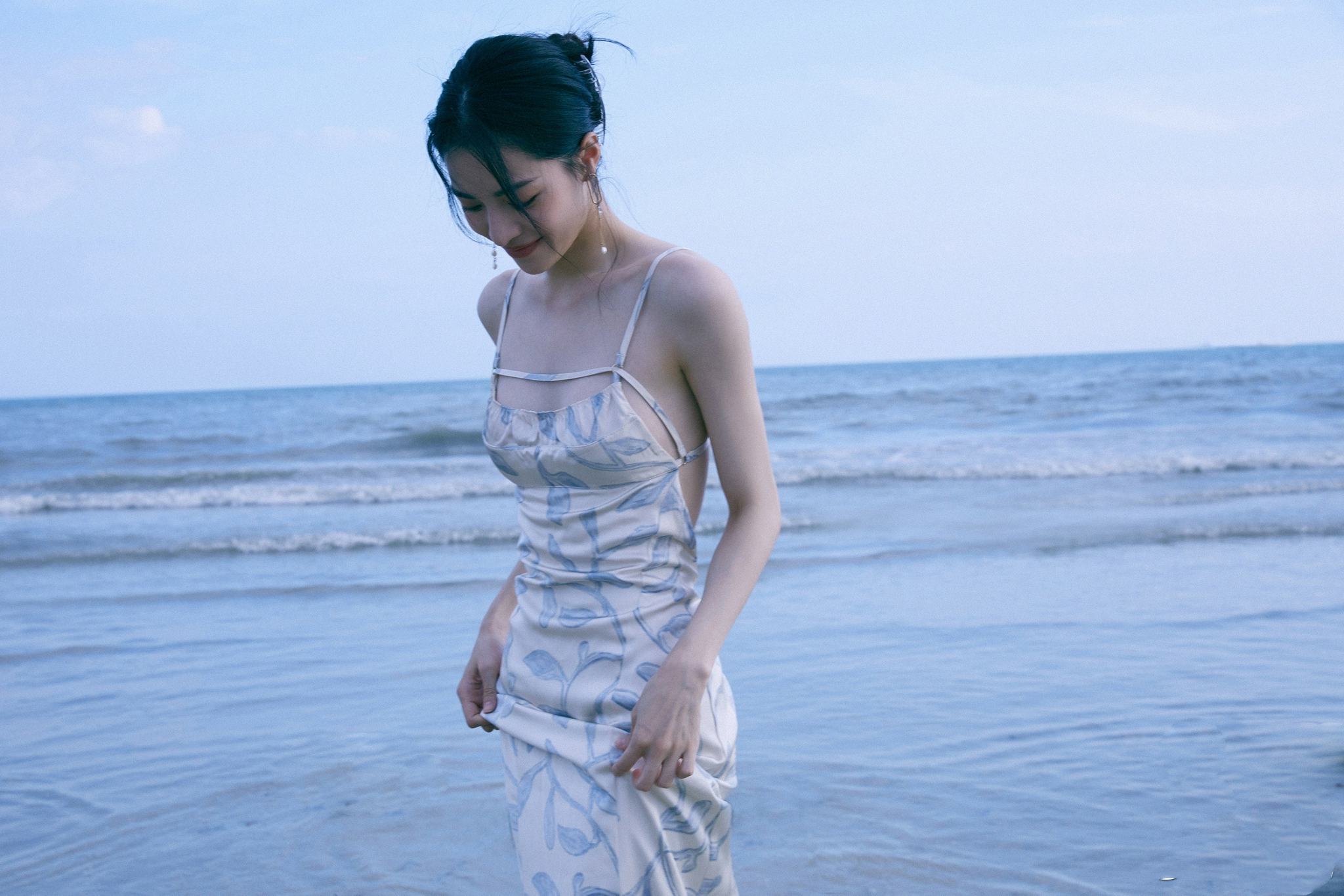 钟楚曦海滩写真曝光这才是真正的美女网友看得我飘飘欲仙