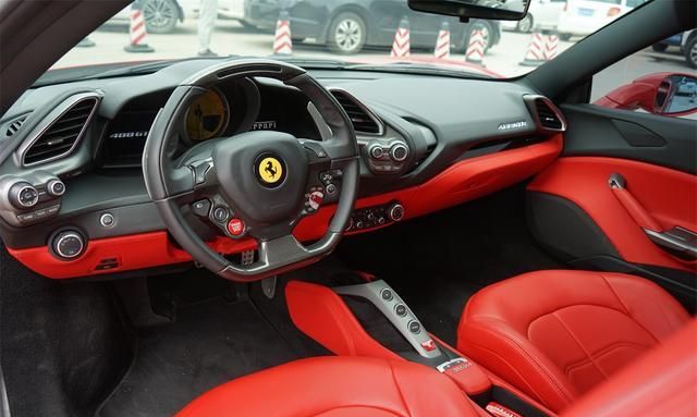 中置后驱涡轮超跑的魅力法拉利488gtb