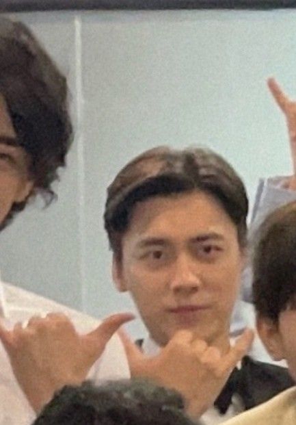 众男星大合影：张艺兴王一博出镜,李易峰携2位初代顶流同框休闲区蓝鸢梦想 - Www.slyday.coM