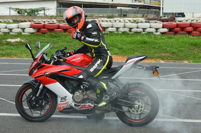 28999元有双碟刹可选qjmotor赛350正式发布