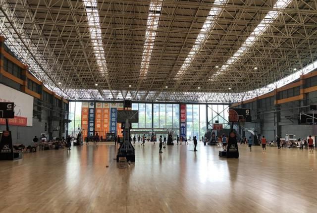 "贵阳市体育文化公园腾龙体育中心"签约!