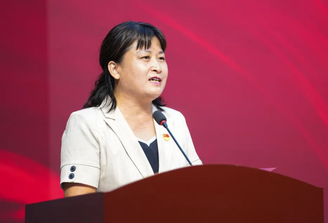 严志明(上图)在致辞中表示,广州对口帮扶清远指挥部将立足新发展阶段