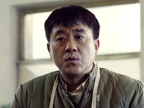 情满四合院一大爷买了个车轱辘送给三大爷可把三大爷高兴坏了
