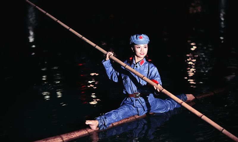 95后小姐姐“独竹漂”火了,穿民族服饰水中轻舞,“功夫”了得休闲区蓝鸢梦想 - Www.slyday.coM 95后小姐姐“独竹漂”火了,穿民族服饰水中轻舞,“功夫”了得休闲区蓝鸢梦想 - Www.slyday.coM