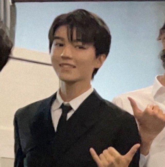 众男星大合影：张艺兴王一博出镜,李易峰携2位初代顶流同框休闲区蓝鸢梦想 - Www.slyday.coM