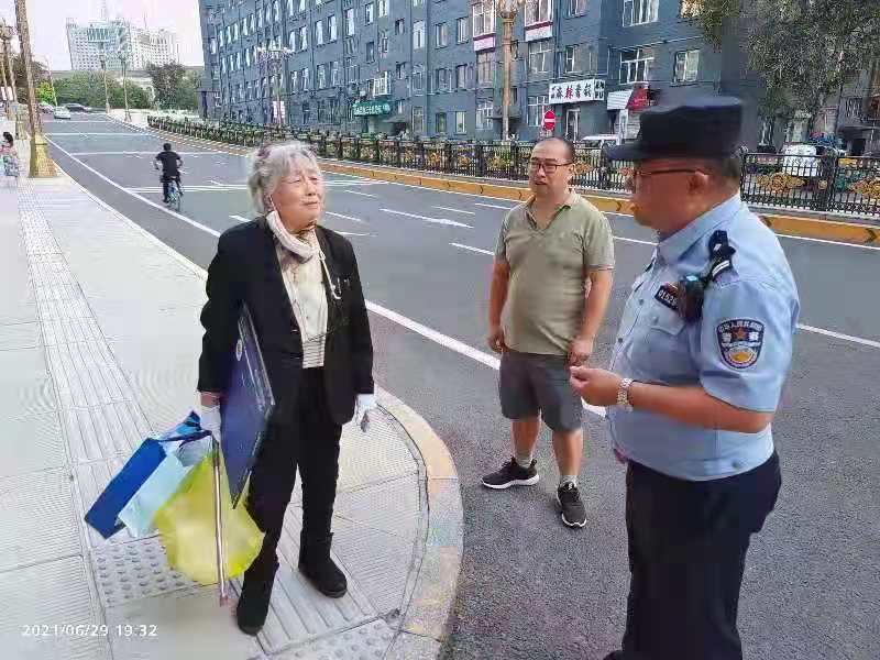 八旬老人走失，民警多番联系帮其找到家人休闲区蓝鸢梦想 - Www.slyday.coM