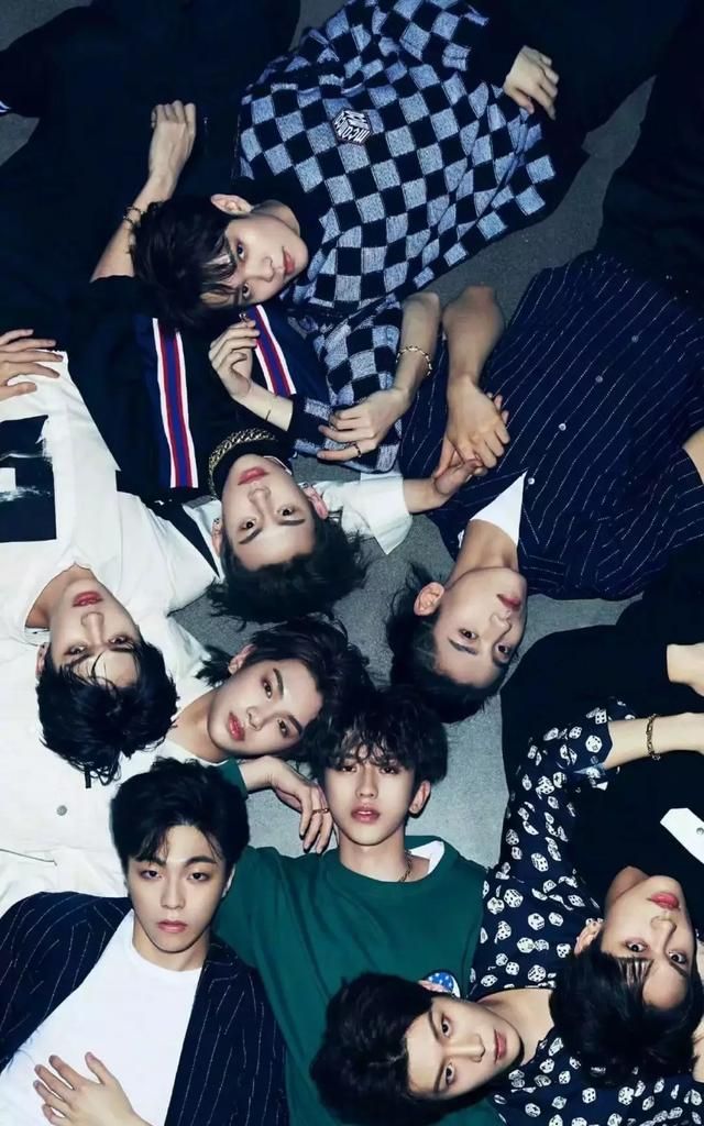 这就是团魂百分九解散后保留团体标识into1人形立牌相伴