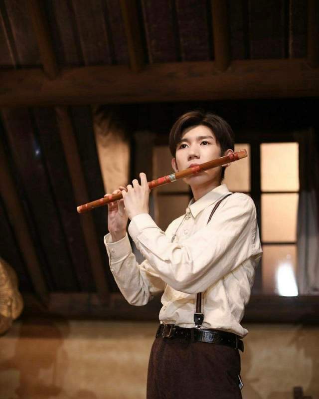 电影1921王源民国造型曝光一身正气神采飞扬令人很心动