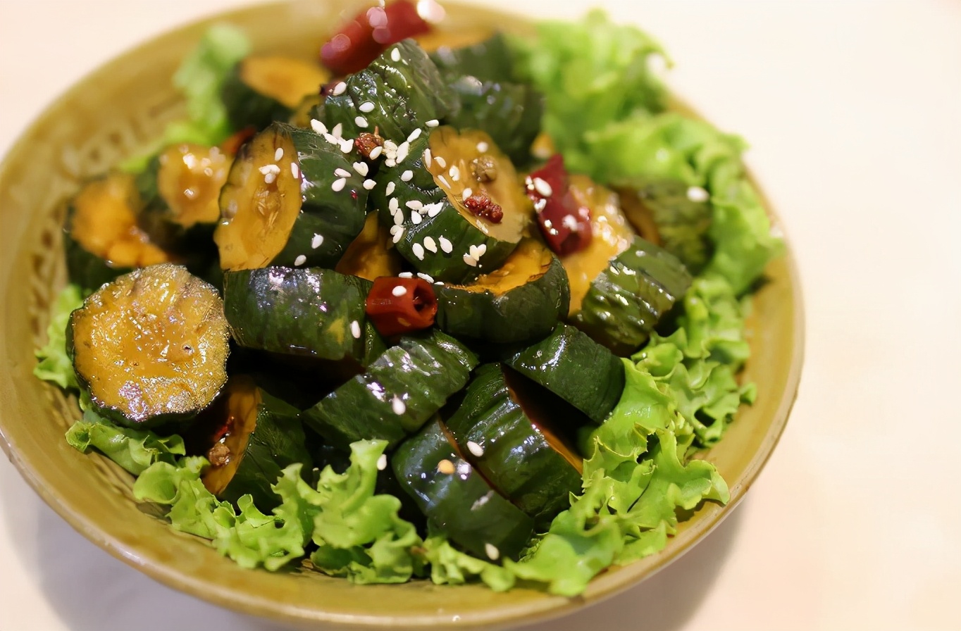 腌黄瓜很简单,做法分享给你,咸香脆爽,一次腌5斤不嫌多!