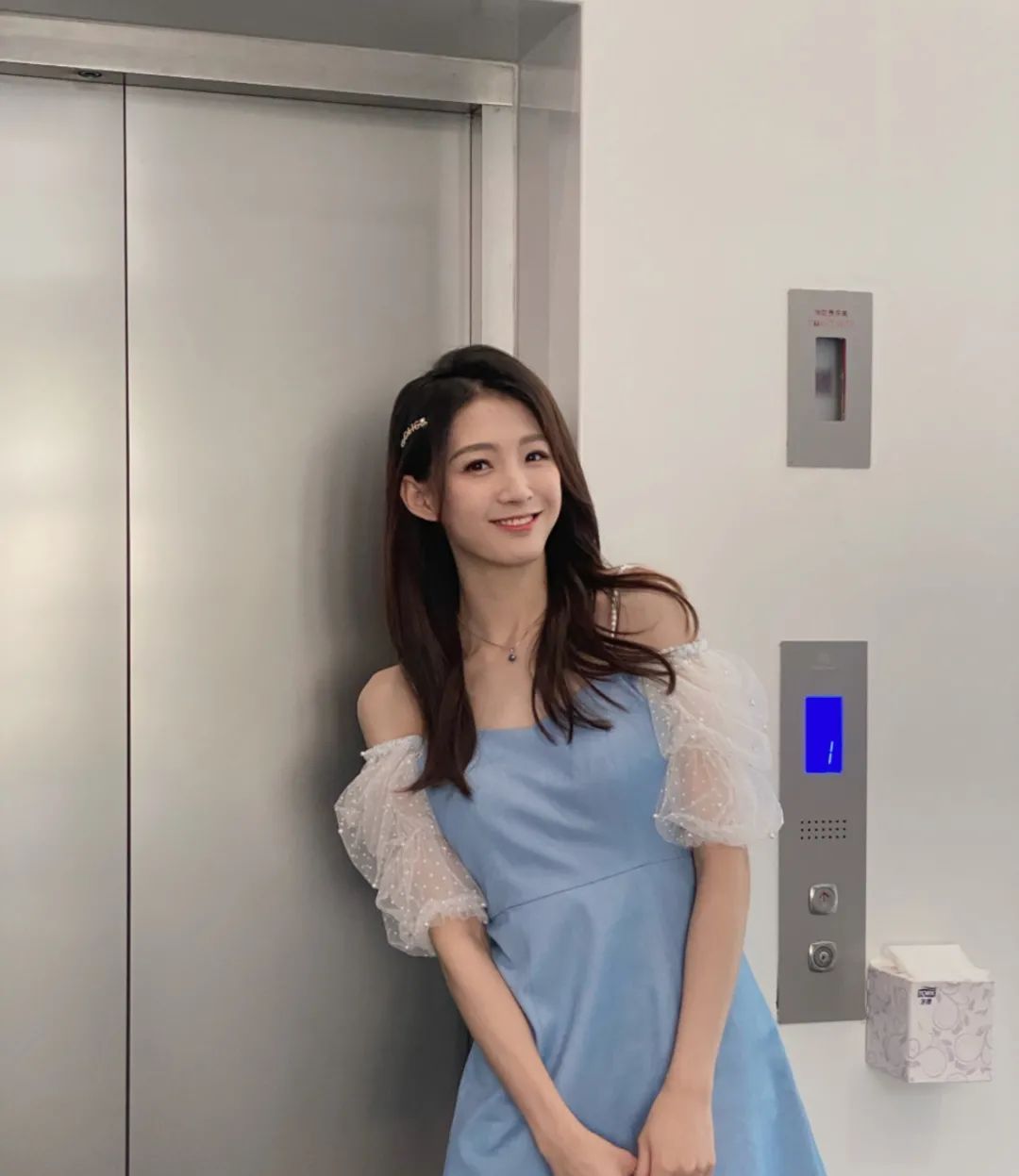 nba女主播雪儿是什么样的宝藏女孩?专业解说 高颜值!多图分享