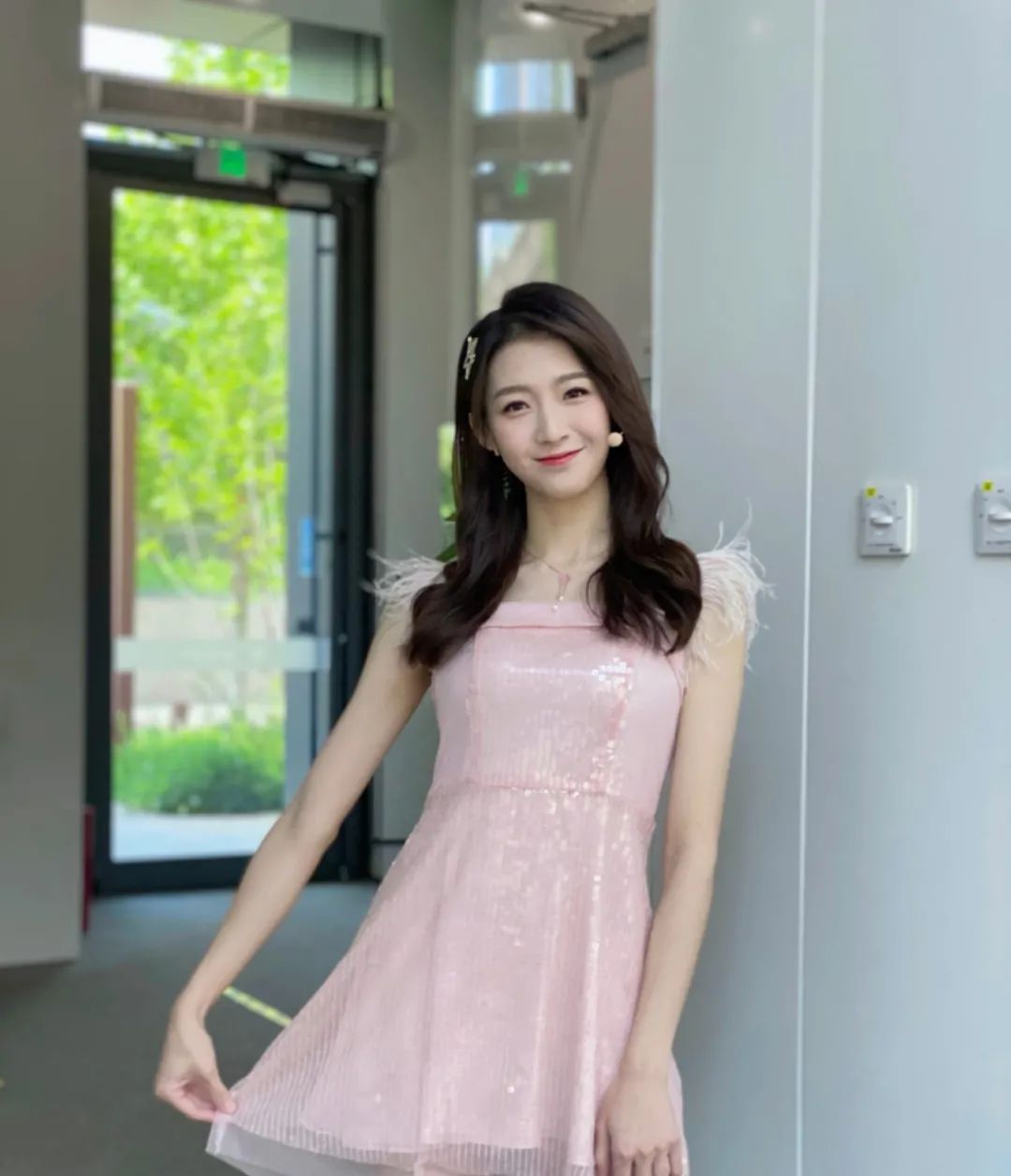 nba女主播雪儿是什么样的宝藏女孩?专业解说 高颜值!多图分享