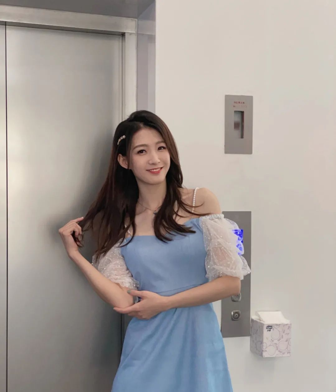 nba女主播雪儿是什么样的宝藏女孩?专业解说 高颜值!多图分享