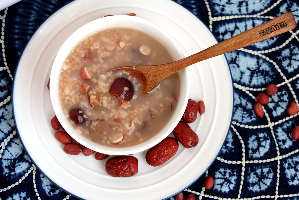 红枣花生二米粥,步骤简单,好喝营养足,老人小孩都喜欢