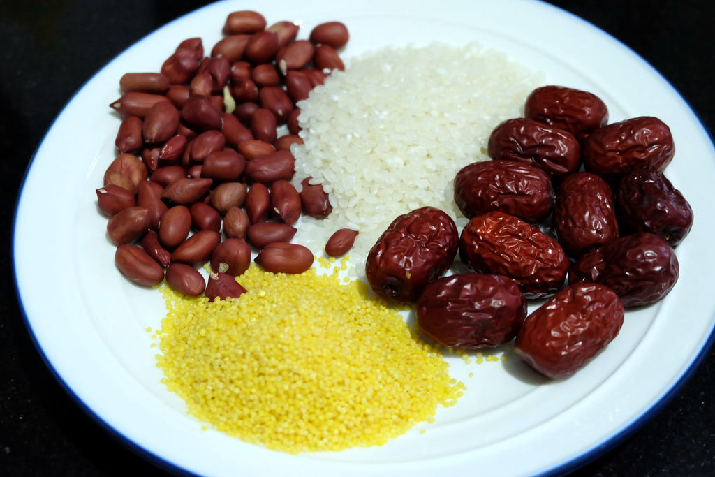 红枣花生二米粥,步骤简单,好喝营养足,老人小孩都喜欢