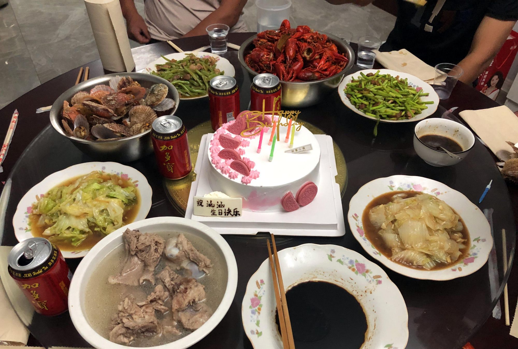 宝妈晒孩子生日餐火了,网友笑说:哪是孩子过生日,明显大人聚餐