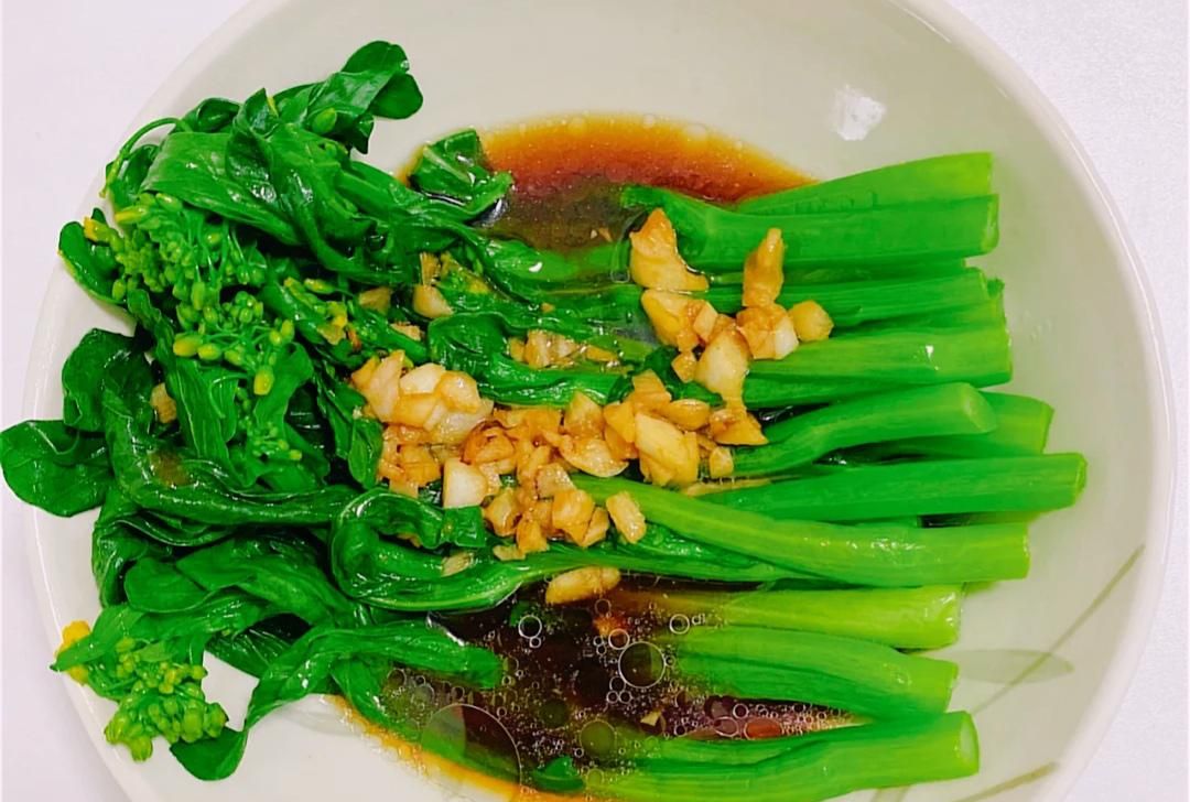 美食家常菜推荐:黄豆酱烧鲈鱼,蒜蓉炒菜心,蒜蓉粉丝蒸虾