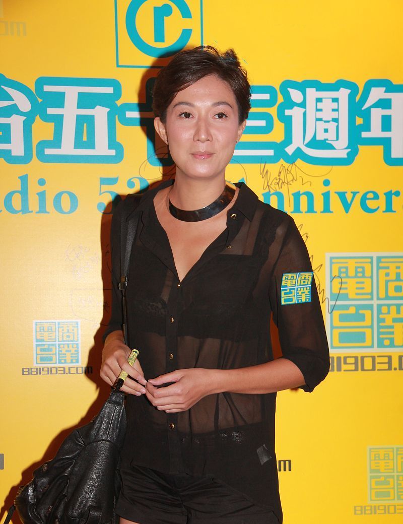 吴绮莉的身材比例挺绝,腿长几乎占身高2/3,想不注意到都难