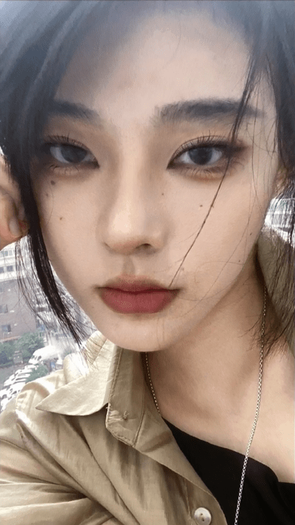 要知道西红柿那双又纯又媚的狐狸眼可是她绝美面容的法宝,如今她竟然