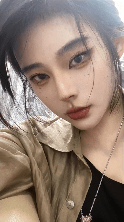 网红西红柿晒画眼妆过程妆后魅惑却被网友发现背景楼p歪了