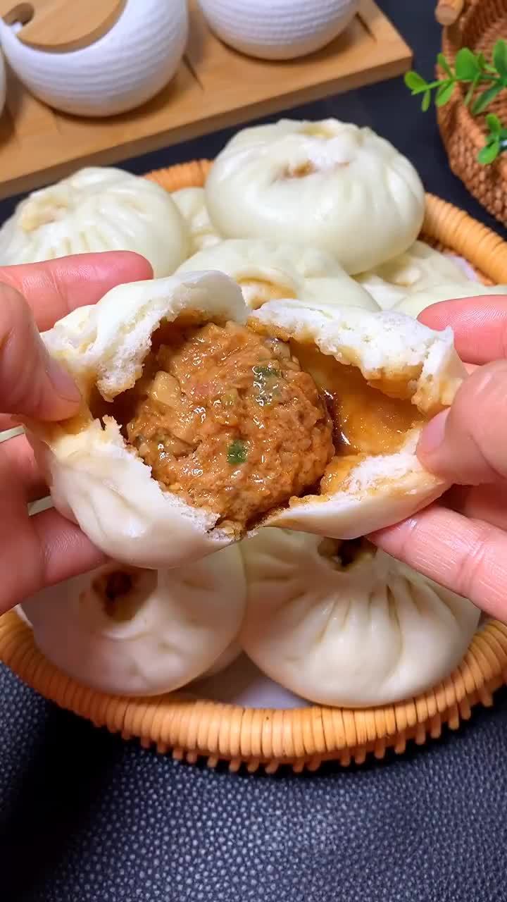 香菇猪肉包子的做法,掌握这两个点,个个暄软又多汁,超好吃!