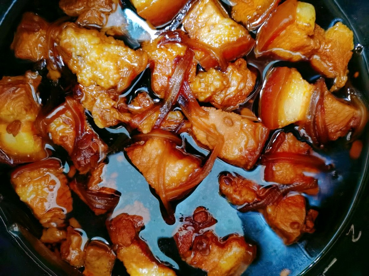 简单易学,不用开火就能制作的:电饭煲版红烧肉!