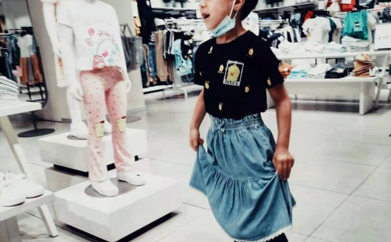 儿子穿裙子上学,遭老师点名批评,父亲的回应被赞人间清醒休闲区蓝鸢梦想 - Www.slyday.coM 儿子穿裙子上学,遭老师点名批评,父亲的回应被赞人间清醒休闲区蓝鸢梦想 - Www.slyday.coM