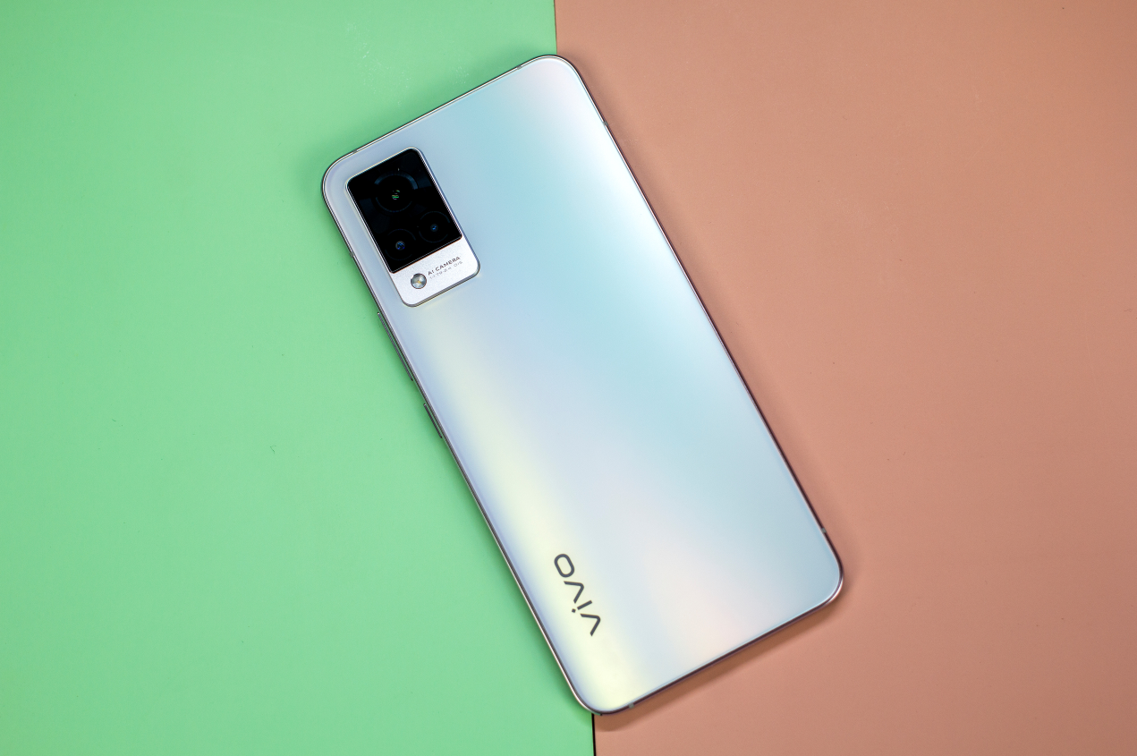 适合年轻人的手机要"德才兼备",来看看vivo s9是否符合条件?