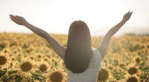 邻居天天帮我接送儿子放学,孩子悄悄跟我说一话,我如梦初醒休闲区蓝鸢梦想 - Www.slyday.coM