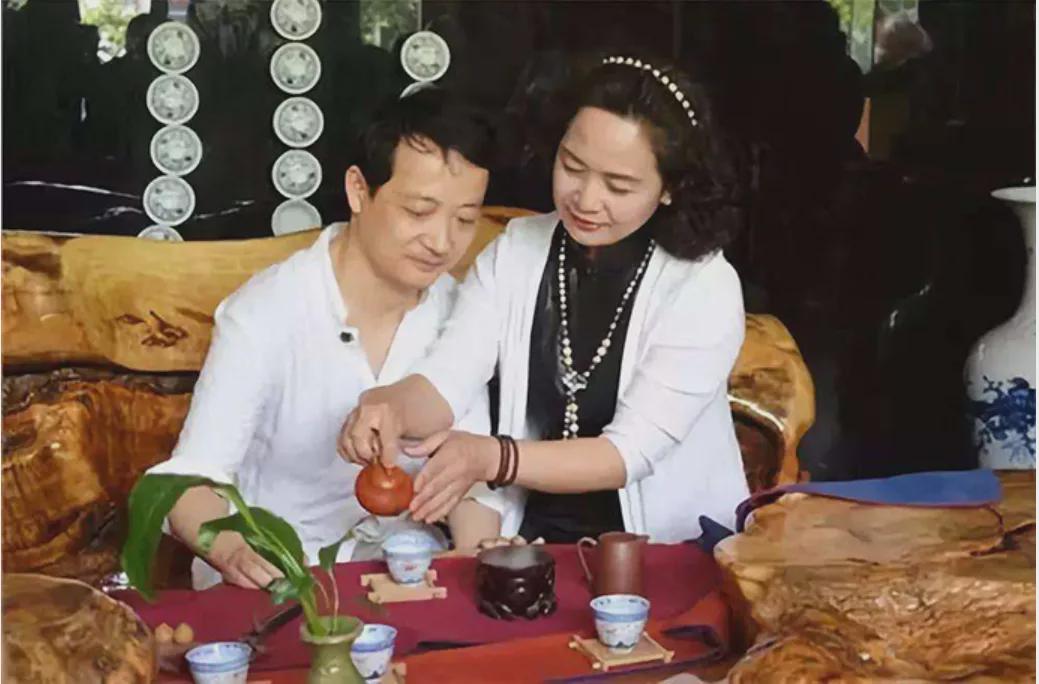 泪目:残疾大亨的旗袍帝国|歧视|崔万志|旗袍_新浪新闻