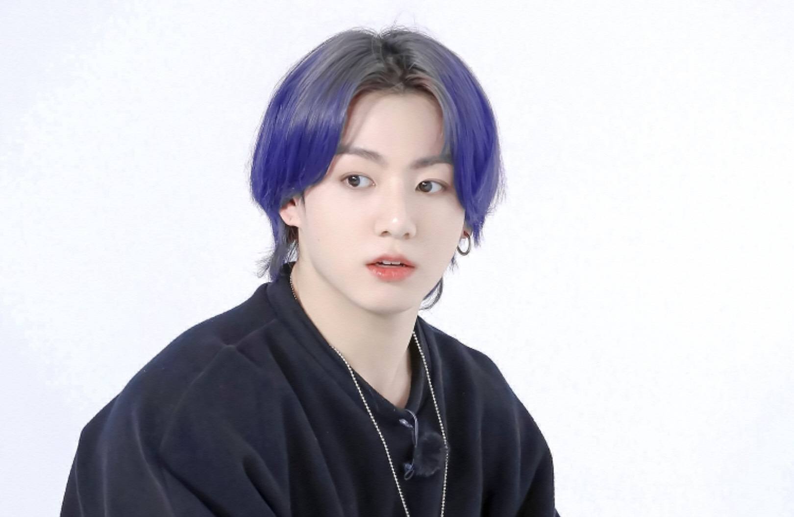 其中,防弹少年团成员田柾国以600的超高搜索指数在前100名kpop偶像中