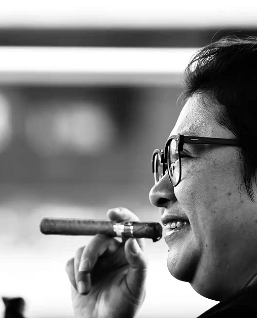 七一晚会后台惊喜多韩红抽雪茄变大佬,杨紫穿红西装拉刘诗诗热聊