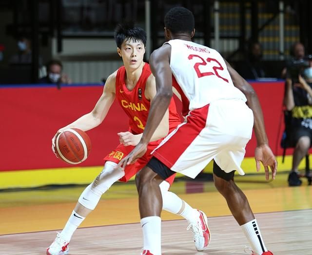 因为对手加拿大拥有8名nba现役球员,而且其他4名也是像本内特这种nba