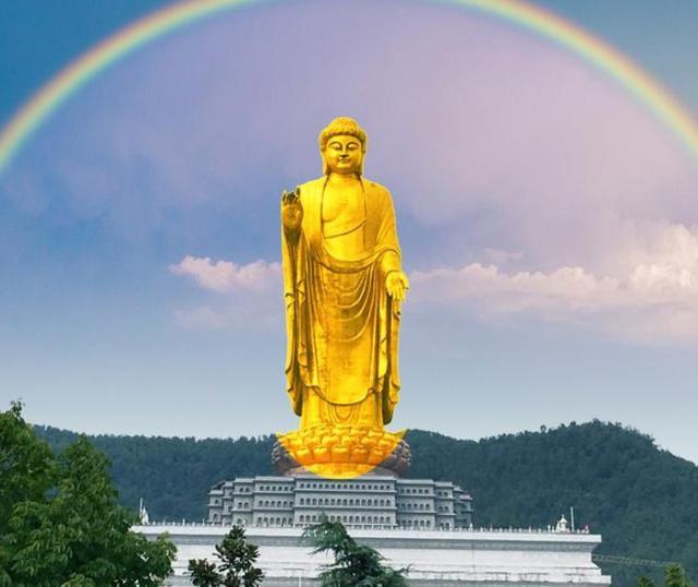河南耗2.8亿建一大佛,外层镀金光芒四射