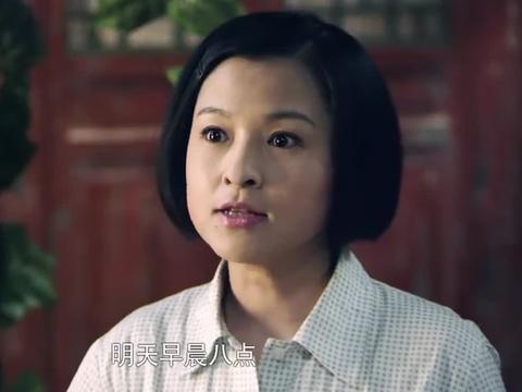 情满四合院于海棠和傻柱一起听留声机俩人很是聊得来