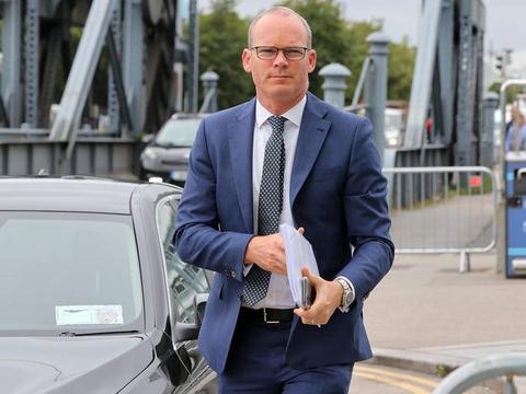 外交部长西蒙·科文尼和罗马尼亚外交部长博格丹·奥雷斯库(bogdan