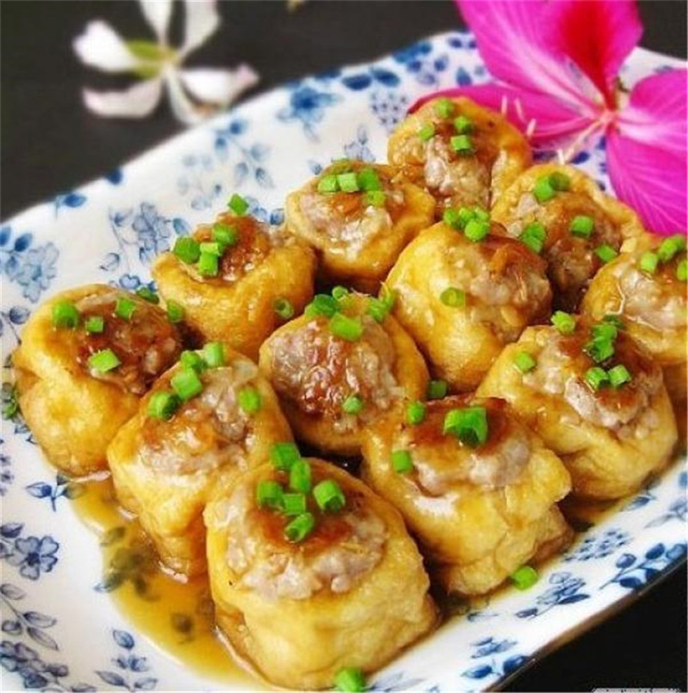 油豆腐搭配肉馅这样做,不煎不炸,一口一个,再来碗米饭绝了