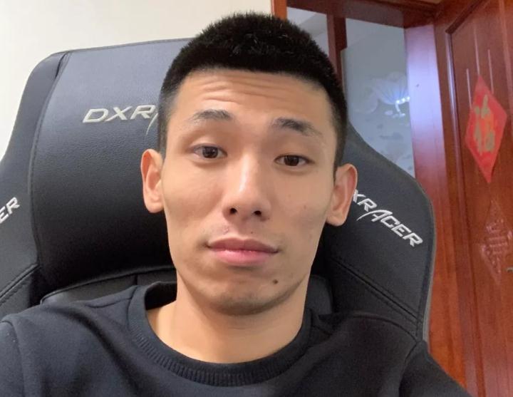 旭旭宝宝退播后转型家庭主夫带儿子出镜要买百万豪表