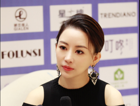 中国台球天后潘晓婷,拥有魔鬼火辣身材,为何39岁的她至今未婚?