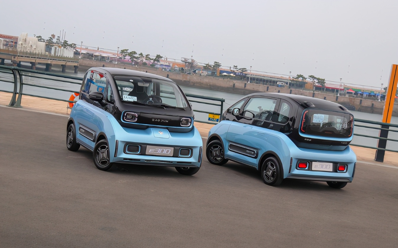 窝里斗新宝骏推e300杠上宏光miniev网友嫌弃后者了