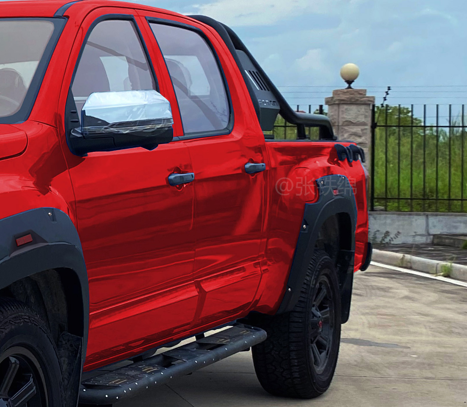 北汽福田新款皮卡实车曝光,外观很霸气,字母车标,大轮眉长轴距