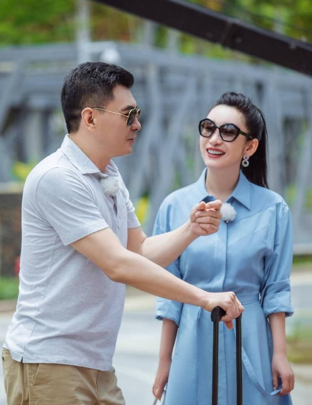 爱情最美样子妻子的浪漫旅行秦海璐王新军上演亲亲抱抱举高高